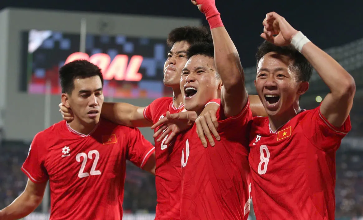 TIN NÓNG 08/01/2025: ĐT Việt Nam nhận mưa tiền thưởng, mơ dự World Cup 2030 2 Rồng vàng nhận cơn mưa tiền nhờ chức vô địch Asean Cup